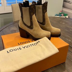 Brand new authentic Louis Vuitton Limitless suede  boots